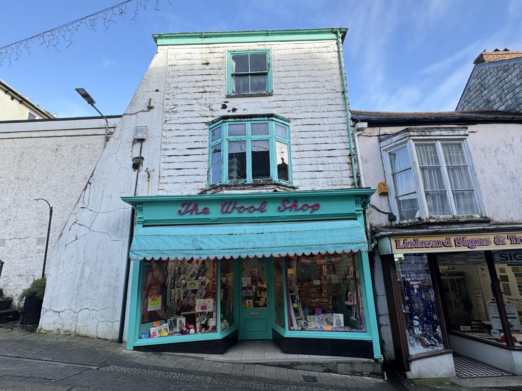Lot: 46 - THREE STOREY TOWN CENTRE COMMERCIAL UNIT WITH POTENTIAL - Front of the property
